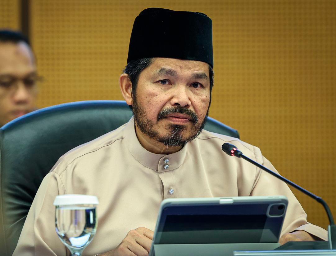 Chief Statistician Datuk Seri Dr Mohd Uzir Mahidin - Photo by BERNAMA