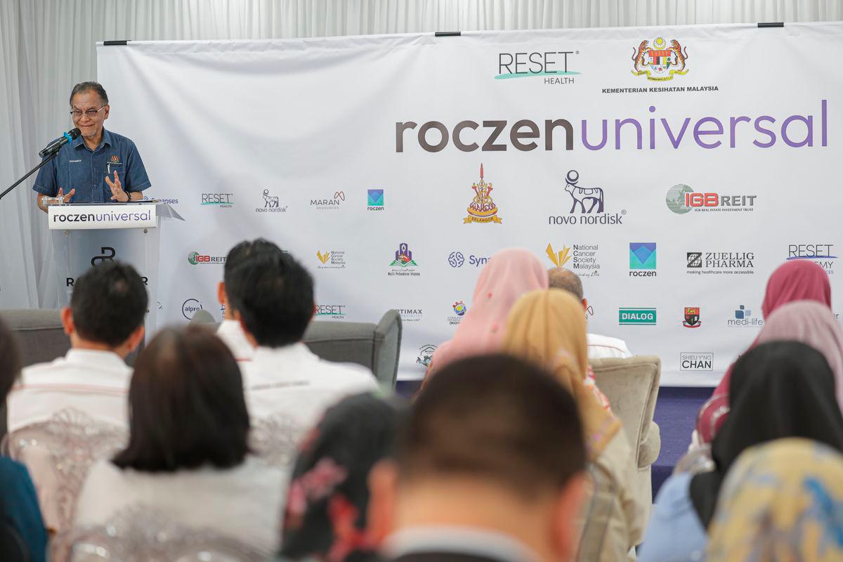 Menteri Kesihatan Datuk Seri Dr Dzulkefly Ahmad menyampaikan ucapan semasa Majlis Pelancaran Program Roczen Universal di Rail and River Event Hall, Batu Caves hari ini - fotoBERNAMA