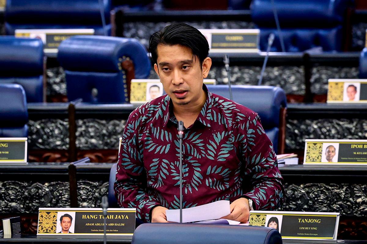 Timbalan Menteri Belia dan Sukan Adam Adli Abdul Halim pada Mesyuarat Kedua, Penggal Keempat Parlimen ke-15 Persidangan Dewan Rakyat di Bangunan Parlimen hari ini-fotoBERNAMA