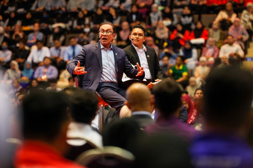 BANGI, 13 June -- Prime Minister Datuk Seri Anwar Ibrahim when delivering a message to students sponsored by the Public Service Department (JPA) at Higher Education Institutions at the Cakna Madani Student Talk Program at the Tun Abdul Razak Chancellor’s Hall of the Universiti Kebangsaan Malaysia (UKM) today. BERNAMAPIX