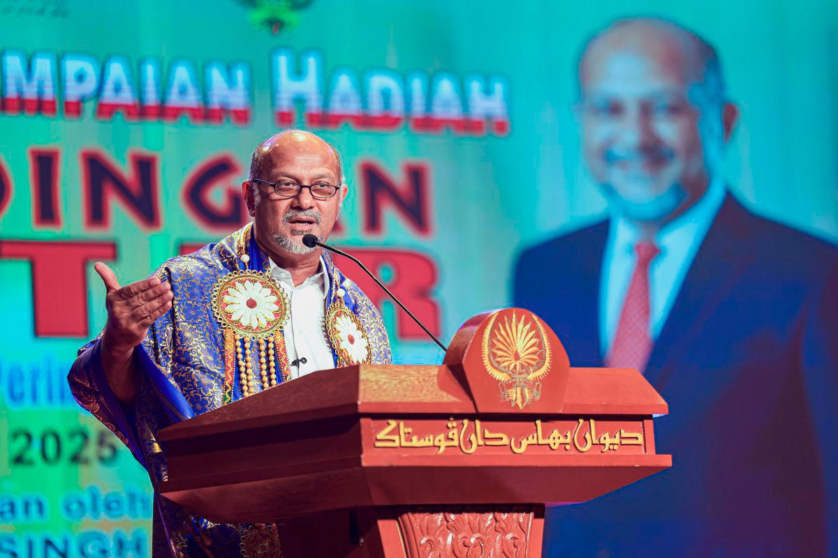 Digital Minister Gobind Singh Deo delivered a speech at the Prize Presentation Ceremony of the 2025 National-Level Malay Language Theatre Competition for Tamil Schools at Wisma Dewan Bahasa dan Pustaka yesterday. – BERNAMA