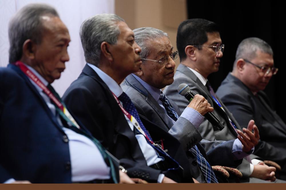 Prime Minister Tun Dr Mahathir Mohamad speaks at a press conference after the closing ceremony of the KL Summit 2019 at the Kuala Lumpur Convention Centre today. - Bernama