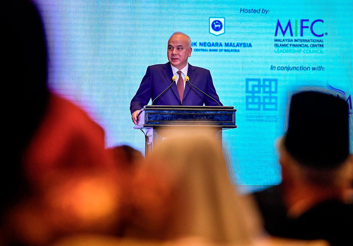 Sultan Perak, Sultan Nazrin Muizzuddin Shah menyampaikan titah di-Raja di Global Islamic Finance Forum (GIFF) 2025 Royal Dinner semalam. - Bernama