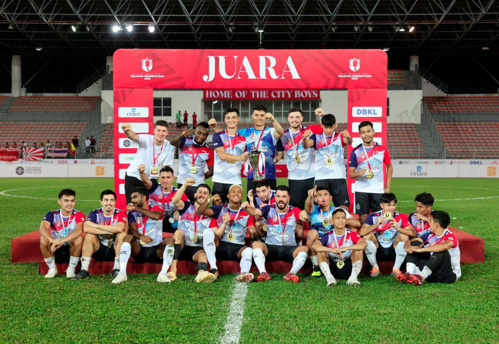 Pemain KL City meraikan kejayaan bersama selepas menjuarai Perlawanan Piala Menteri Wilayah Persekutuan 2023 di antara pasukan Kuala Lumpur City (KL City FC) dengan Perak FC di Stadium Bola Sepak Kuala Lumpur pada Feb 4 2023.  - fotoBERNAMA