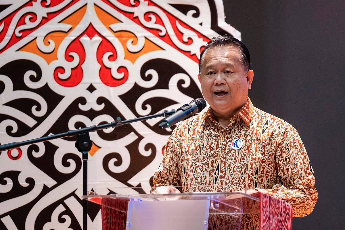 Works Minister Datuk Seri Alexander Nanta Linggi. - BERNAMApix