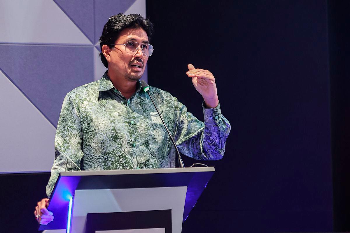 FINAS chief executive officer Datuk Azmir Saifuddin Mutalib - Photo by BERNAMA