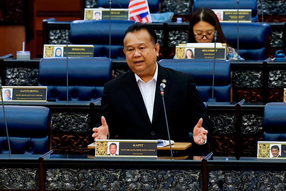Works Minister Datuk Seri Alexander Nanta Linggi. - BERNAMApix