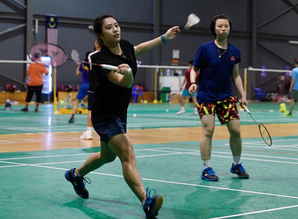 KUALA LUMPUR, April 25 - Malaysia’s women’s doubles player, Teoh Mei Xing (left) admits the need to improve her defensive game with her partner, Anna Ching Yik Cheong at the Asian Badminton Championships in Manila, Philippines and the Uber Cup 2022 in Bangkok, Thailand. BERNAMAPIX