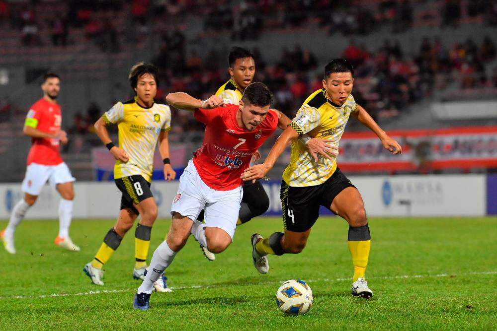 KUALA LUMPUR, June 30 - Kuala Lumpur City FC player, Romel Morales was pushed by Tampines Rovers player, Shuya Yamashita in the AFC Cup group H match at the Kuala Lumpur Stadium last night. BERNAMAPIX