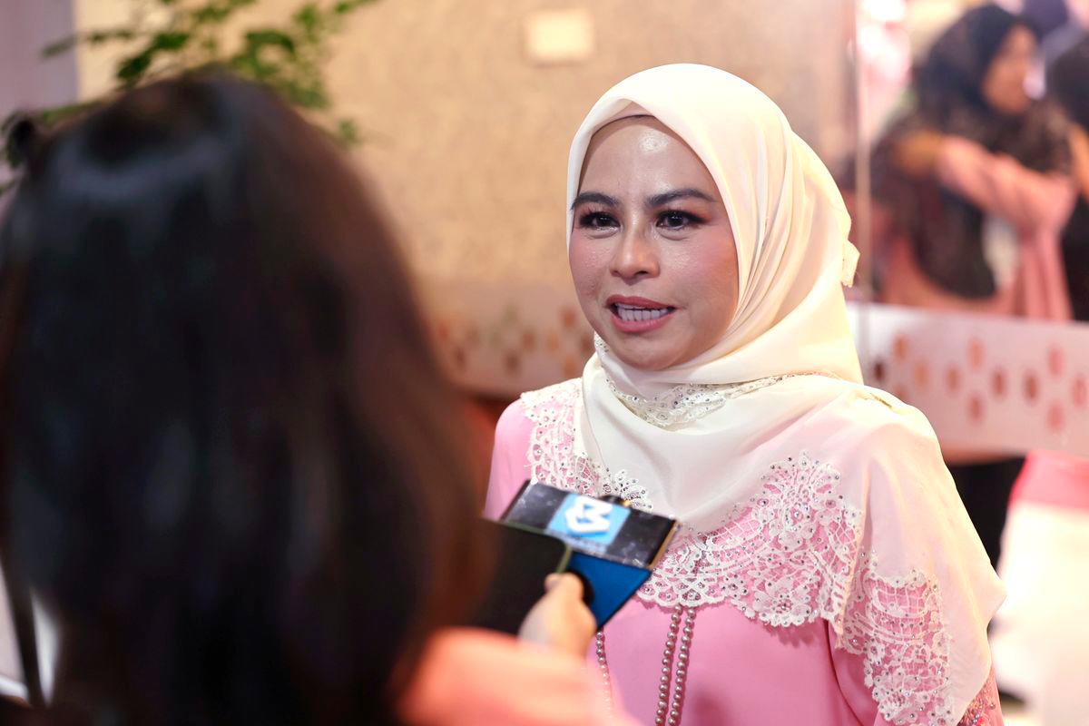 Datuk Seri Dr Noraini Ahmad. Bernamapix