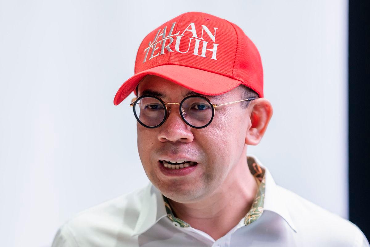 Menteri Sumber Manusia Steven Sim Chee Keong bercakap kepada pemberita ketika menghadiri Taklimat Khas Rang Undang-Undang (RUU) Pekerja Gig 2025 di Finas Hulu Kelang, hari ini -fotoBERNAMA