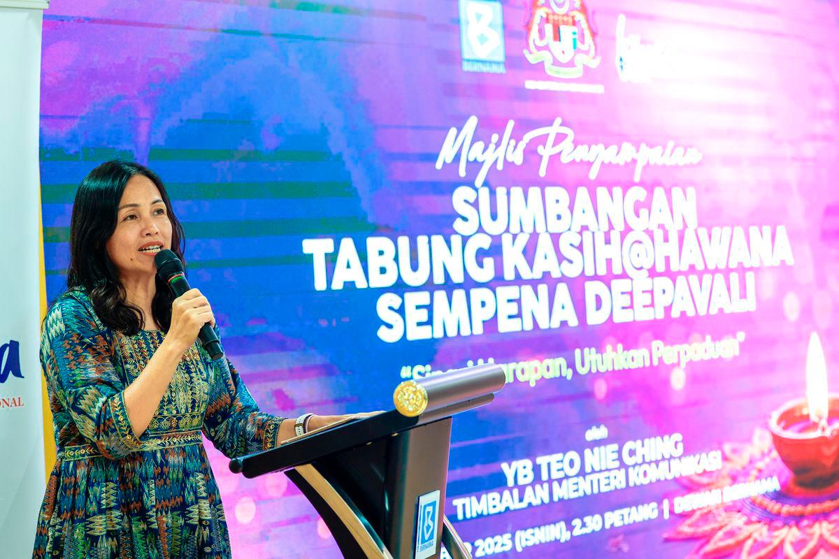 Timbalan Menteri Komunikasi Teo Nie Ching berucap pada Majlis Penyampaian Sumbangan Tabung Kasih @ HAWANA sempena sambutan Deepavali di Wisma Bernama, Kuala Lumpur, hari ini. - BERNAMA