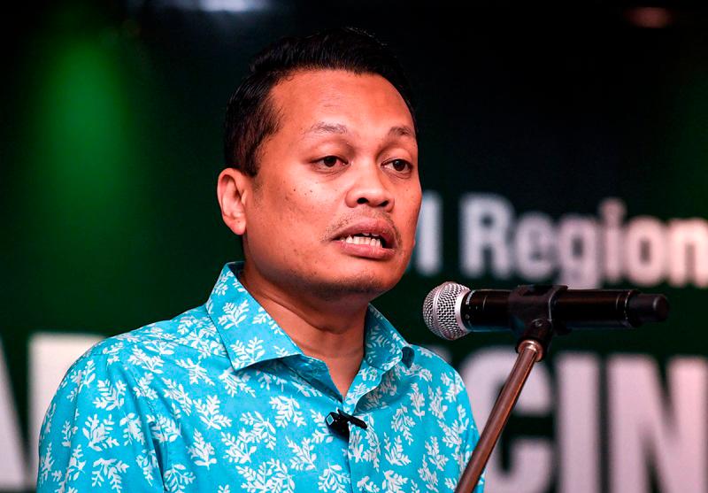 Natural Resources and Environmental Sustainability Minister, Nik Nazmi Nik Ahmad. - fotoBERNAMA