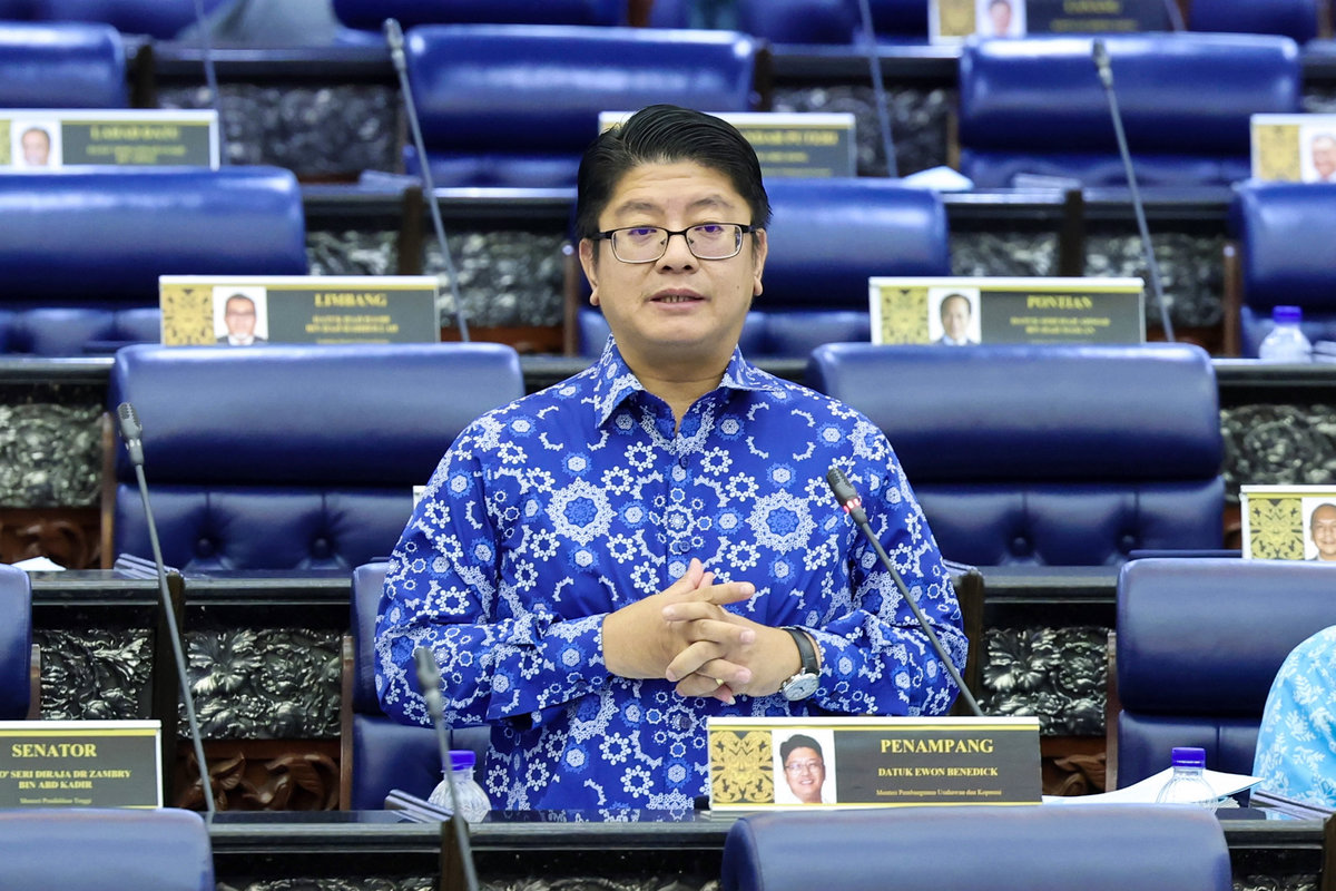 Menteri Pembangunan Usahawan dan Koperasi Datuk Ewon Benedick pada persidangan Dewan Rakyat di Bangunan Parlimen pada 12 Disember 2024. - BERNAMA