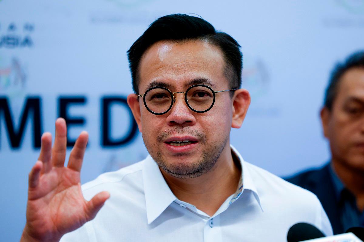 Menteri Sumber Manusia, Steven Sim. - fotoBERNAMA