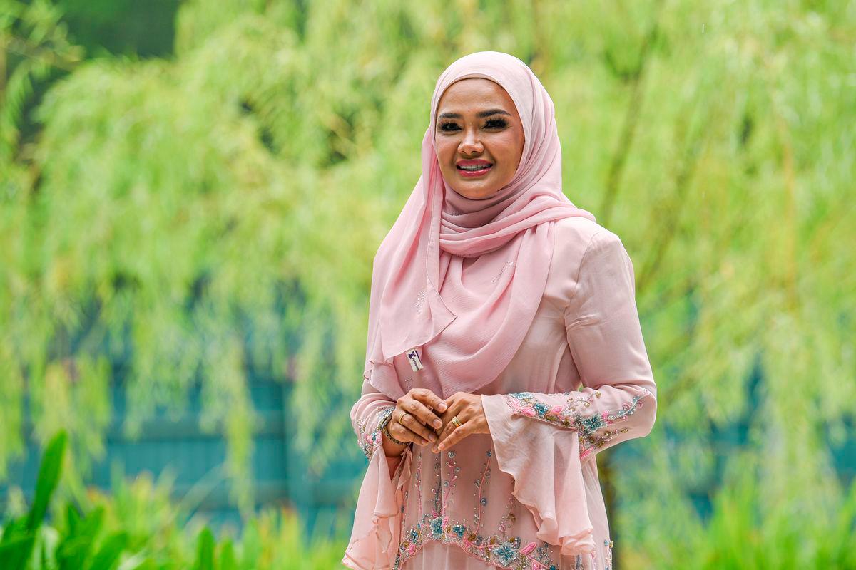 Pelakon dan usahawan, Zarina Zainuddin pada Anugerah Worthy Wonder Women 2025 bersempena Hari Wanita Kebangsaan di KL Wellness City Gallery hari ini -fotoBERNAMA