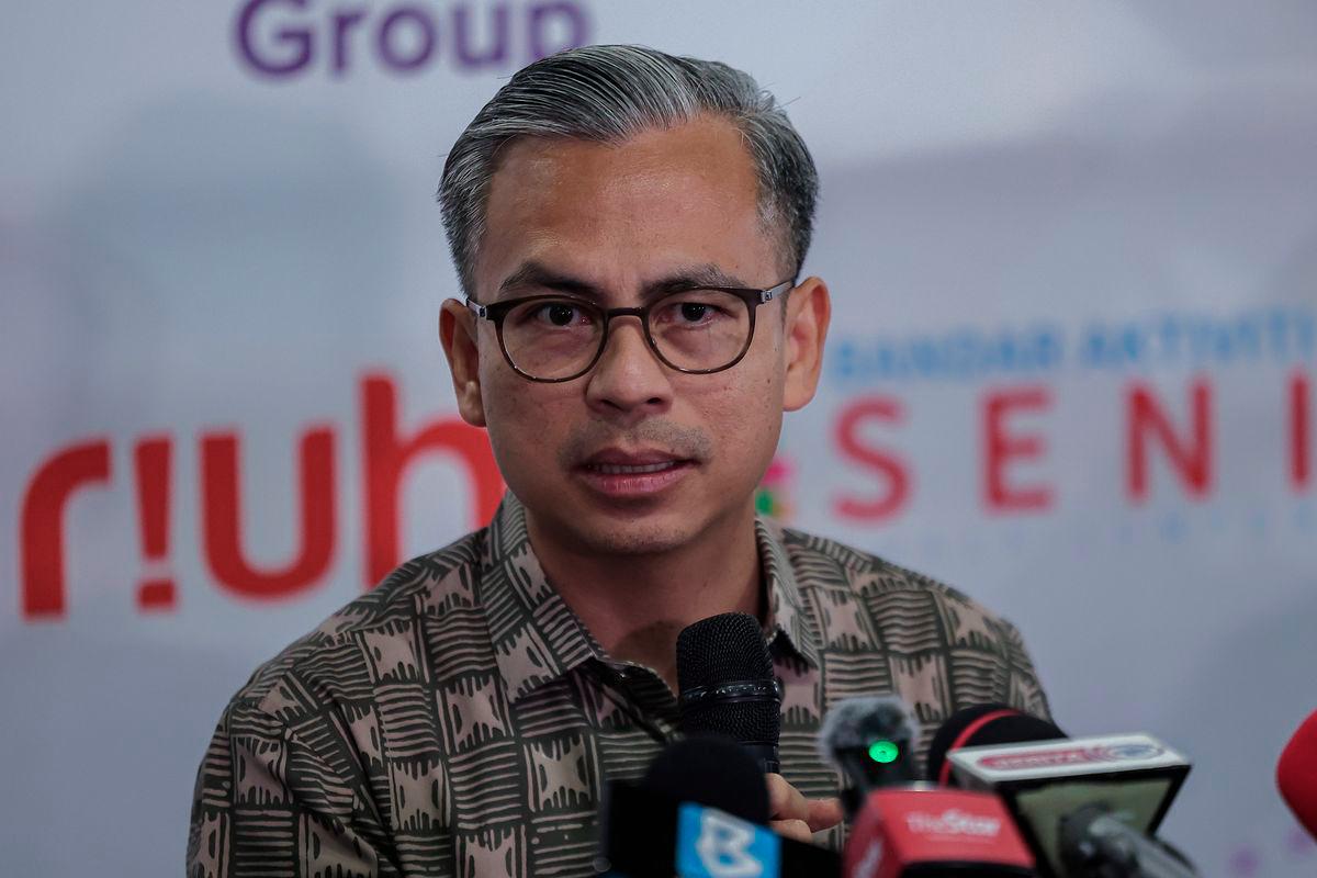 Communications Minister Datuk Fahmi Fadzil at a press conference in conjunction with the ‘Riuh Hangout 2025’ organised by MyCreative Venture here today. – BERNAMA