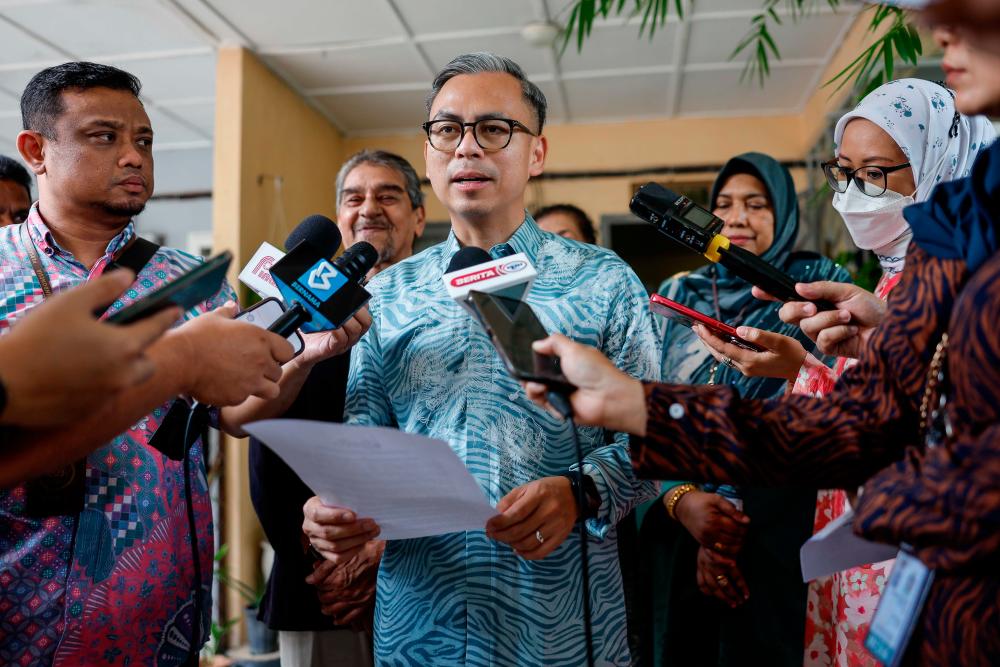Menteri Komunikasi Fahmi Fadzil (tengah)/BERNAMAPix