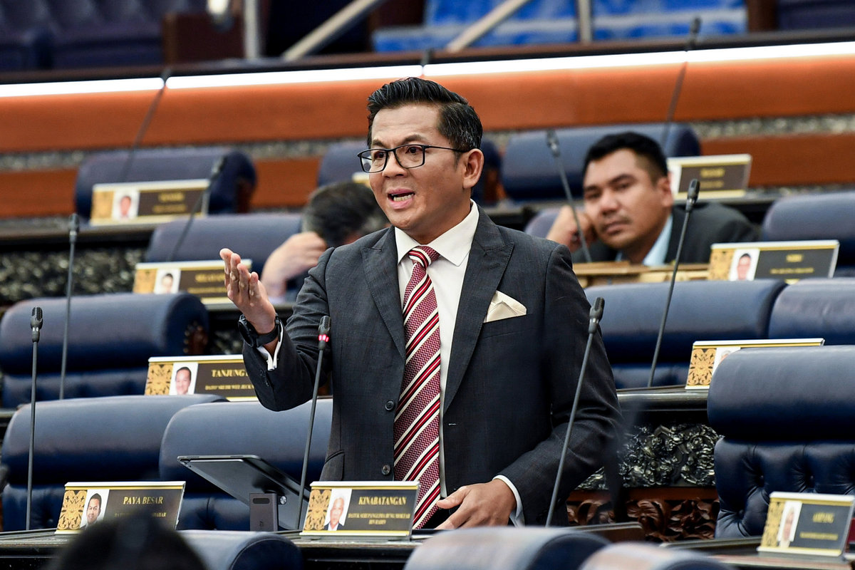 Paya Besar Member of Parliament, Datuk Mohd Shahar Abdullah, takes part in the debate session on the 13th Malaysia Plan (RMK13) in the Dewan Rakyat during the Second Meeting of the Fourth Session of the 15th Parliament, at the Parliament Building today. – BERNAMA