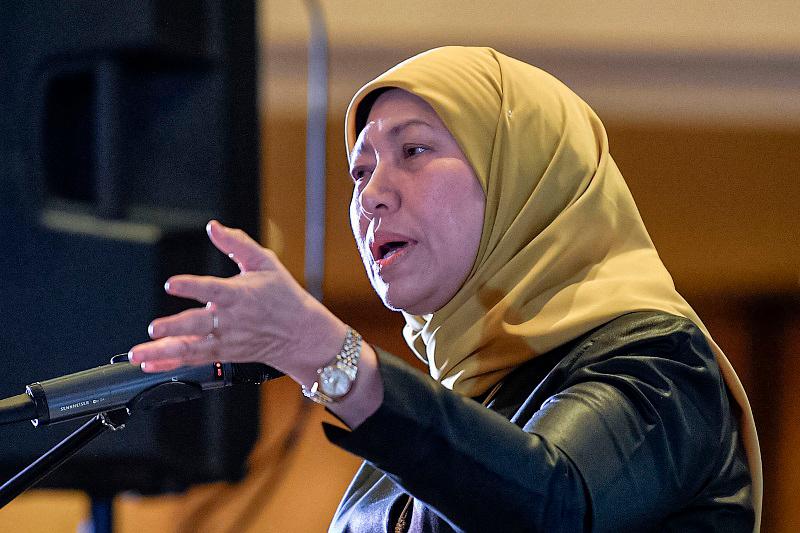 Menteri Pembangunan Wanita, Keluarga dan Masyarakat Datuk Seri Nancy Shukri. - fotoBERNAMA