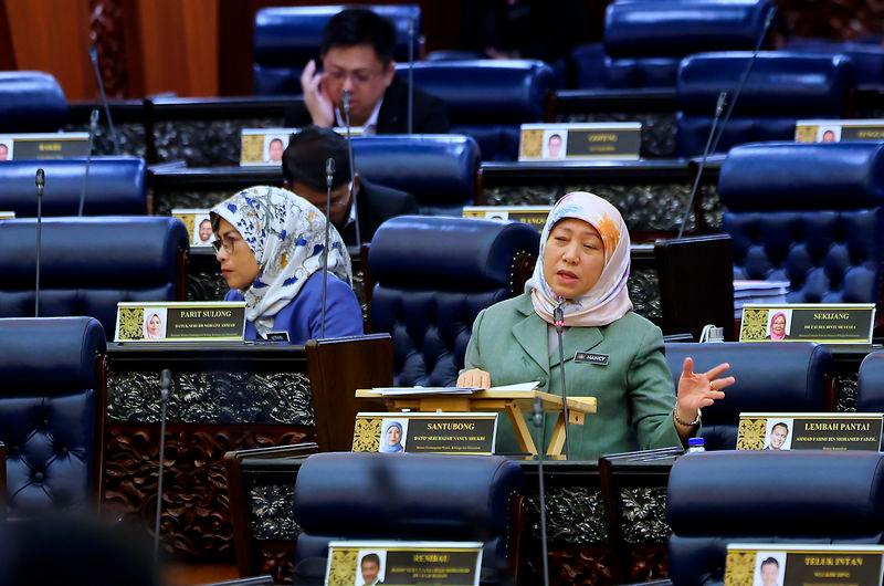 Menteri Pembangunan Wanita, Keluarga dan Masyarakat Datuk Seri Nancy Shukri - fotoBERNAMA