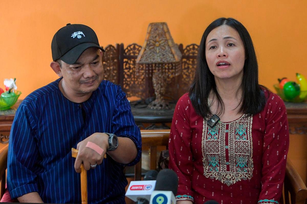 Timbalan Menteri Komunikasi, Teo Nie Ching menziarahi anggota Kumpulan Nico G, Mohd Shah Rosli, 50, atau dikenali sebagai Dino pada Program Ziarah MADANI di Kampung Baru hari ini - BERNAMA