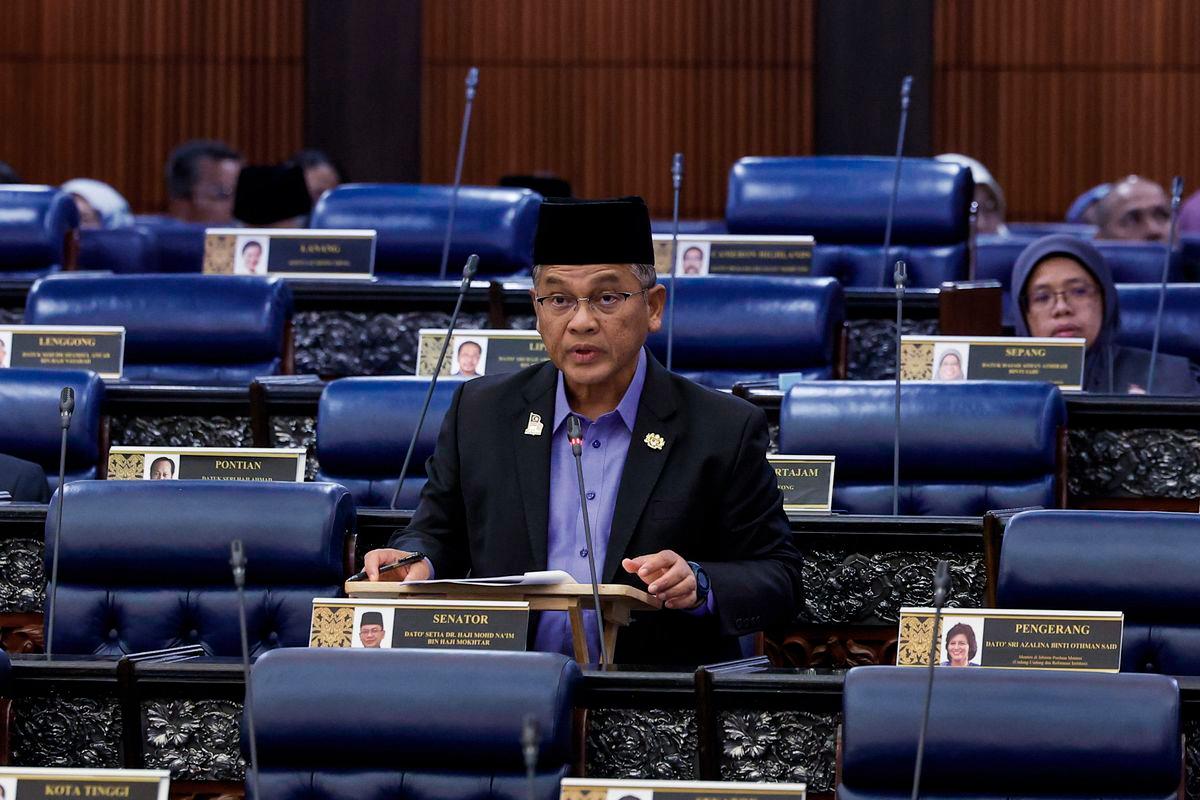 Minister in the Prime Minister’s Department (Religious Affairs), Senator Datuk Dr Mohd Na’im Mokhtar, during the winding-up session of the 13th Malaysia Plan (RMK-13) at the Second Meeting of the Fourth Session of the 15th Parliament in the Dewan Rakyat at the Parliament Building today. – BERNAMA