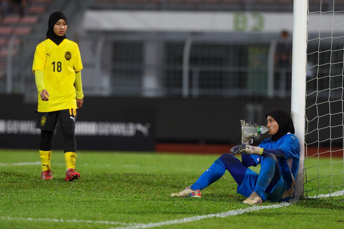 Reaksi kecewa Pemain Malaysia selepas tewas kepada pasukan Jepun Miharu Shinjo pada perlawanan Kumpulan F Kelayakan Piala Asia Wanita Bawah 20 di Stadium Bola Sepak Kuala Lumpur. FotoBernama