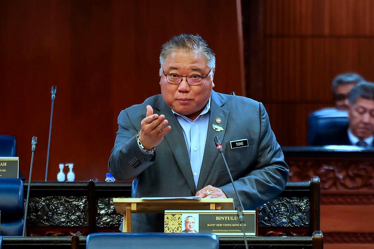 Datuk Seri Tiong King Sing - FotoBernama