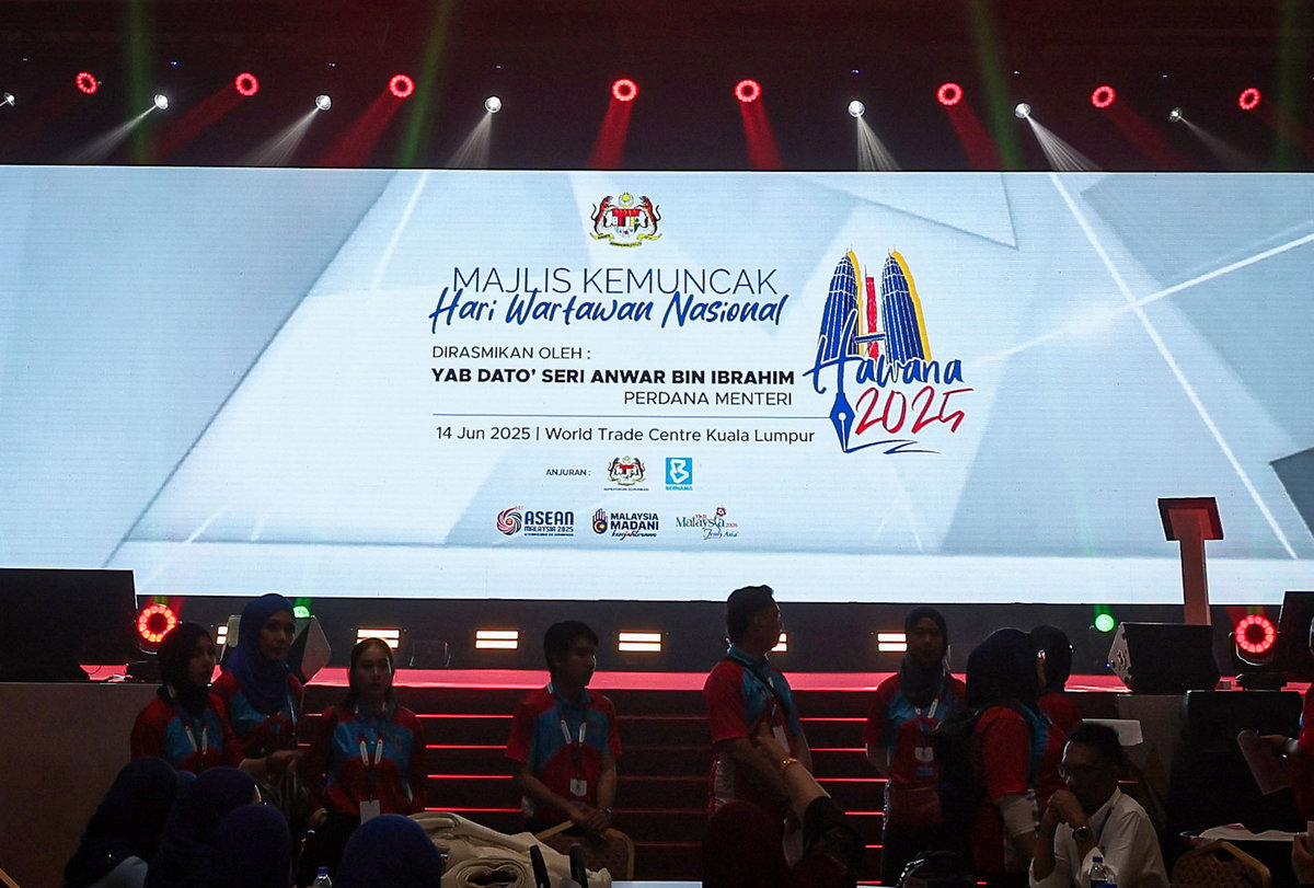 A glimpse into the final preparations for the highlight event of National Journalists Day, HAWANA 2025, today. - BERNAMApix