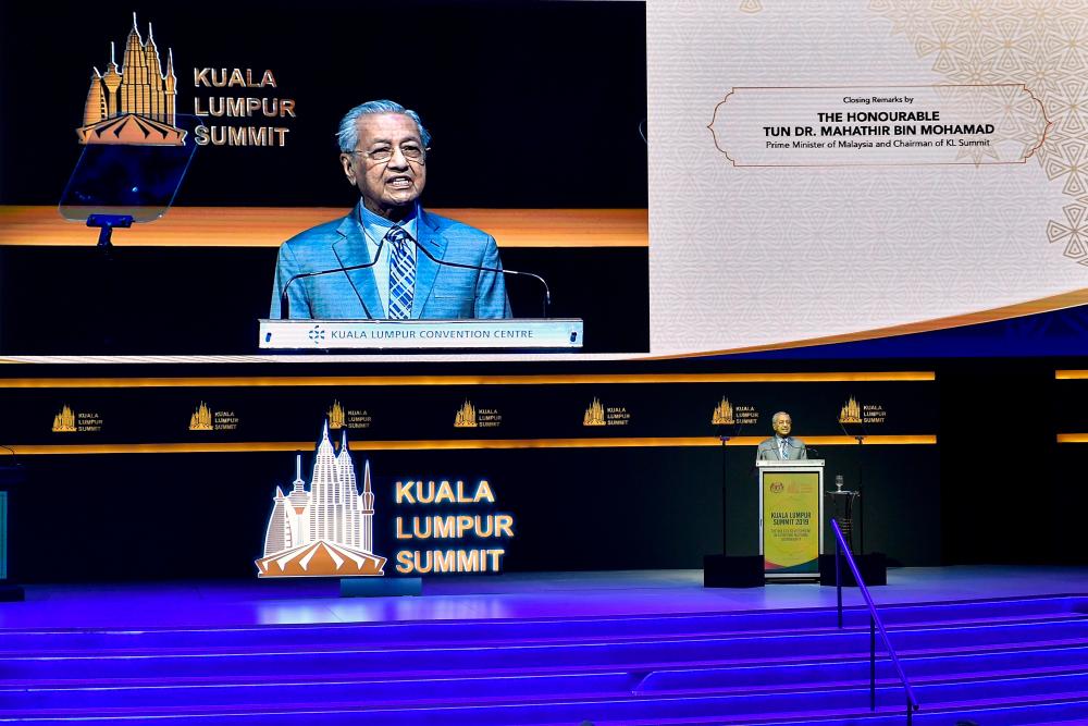 Prime Minister Tun Dr Mahathir Mohamad delivers his speech during the closing of Kuala Lumpur Summit 2019 at the Kuala Lumpur Convention Centre today. - Bernama