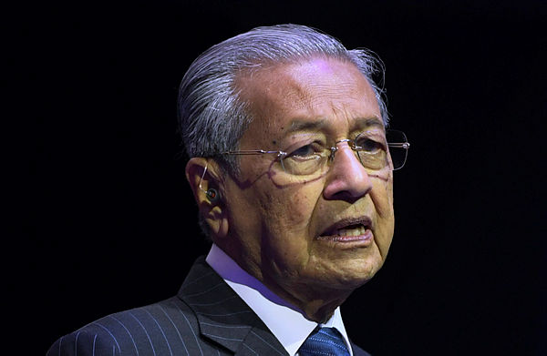 Resist Foreign Interference, Mahathir Tells Muslim Nations