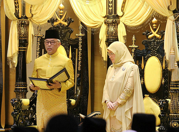 Sultan of Pahang, Sultan Abdullah Sultan Ahmad Shah and his wife, Tunku Azizah Aminah Maimunah Iskandariah. — Bernama