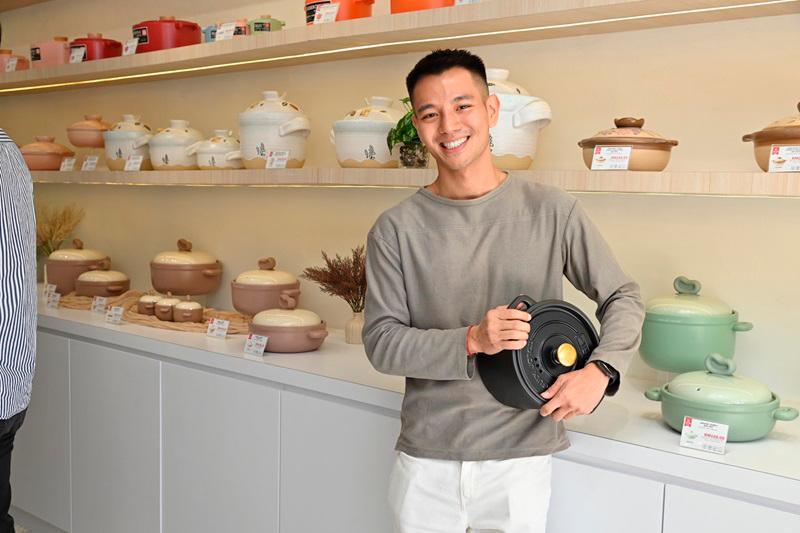 $!First 100% non-coated ceramic frying pan, wok from Color King