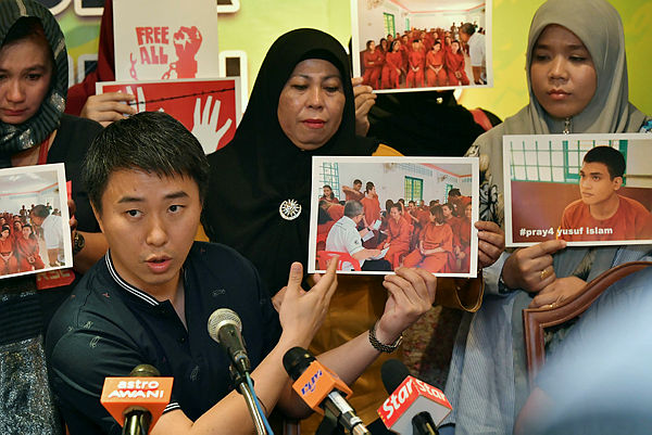 Julau MP Larry Sng, along with family members of the 47 detained Malaysians, show pictures of the latter group during a press conference on Feb 7, 2019. — Bernama