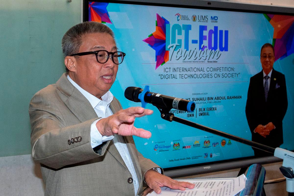 Ahli Parlimen Labuan, Datuk Dr Suhaili Abdul Rahman menyampaikan ucapan dan merasmikan pelancaran ICT-Edutourism: Educonnect Beyond Borders – Edisi Borneo di bangunan Kampus Antarabangsa Universiti Malaysia Sabah Labuan (UMSKAL) hari ini- BERNAMA
