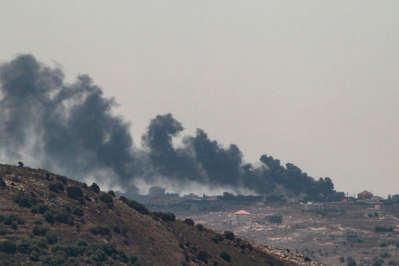 Smoke billows from the site of an Israeli strike on the southern Lebanese village of Taybeh on August 4, 2024, amid ongoing cross-border clashes between Israeli troops and Lebanon’s Hezbollah fighters. - (Photo by Rabih DAHER / AFP)