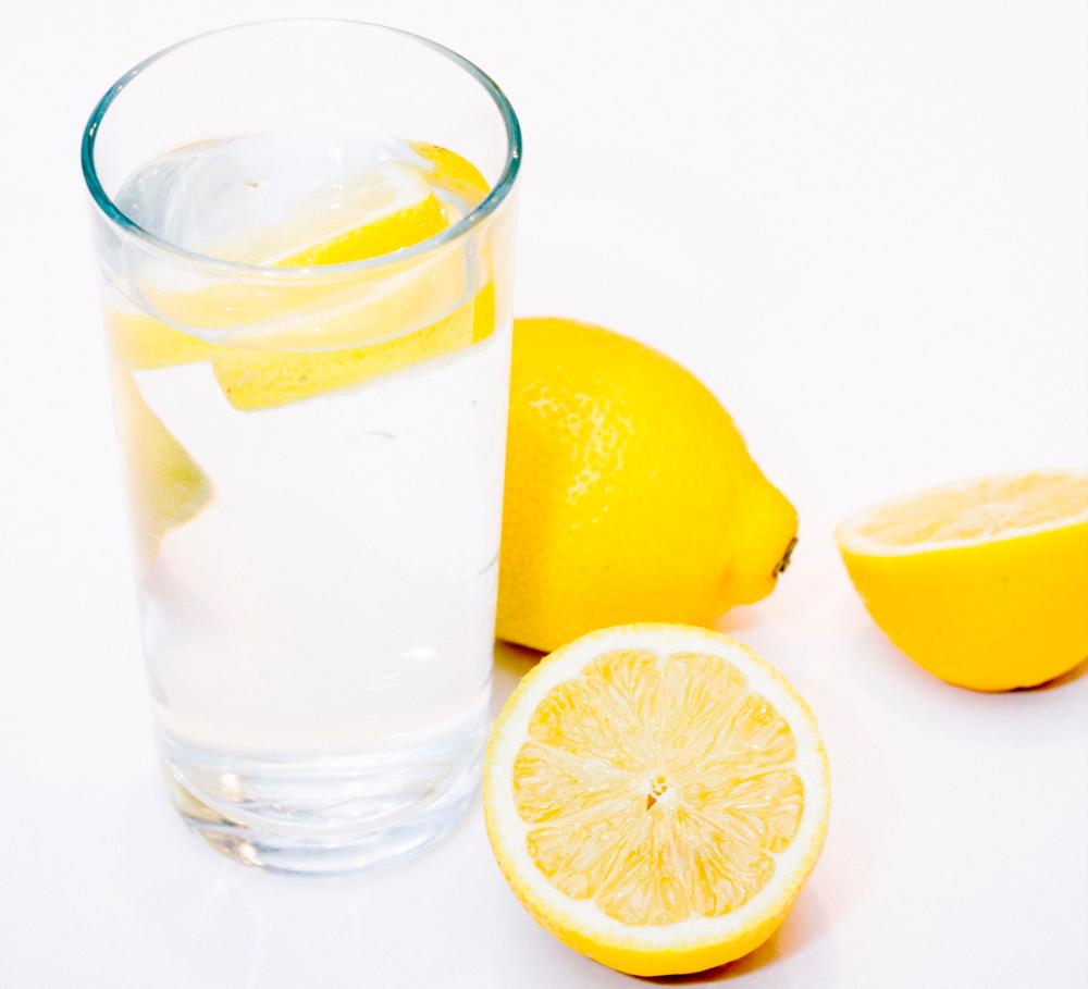 $!Small amounts of lemon juice mixed with water can have an alkalizing effect when digested and can neutralise the acid in your stomach. – BBC GOOD FOOD