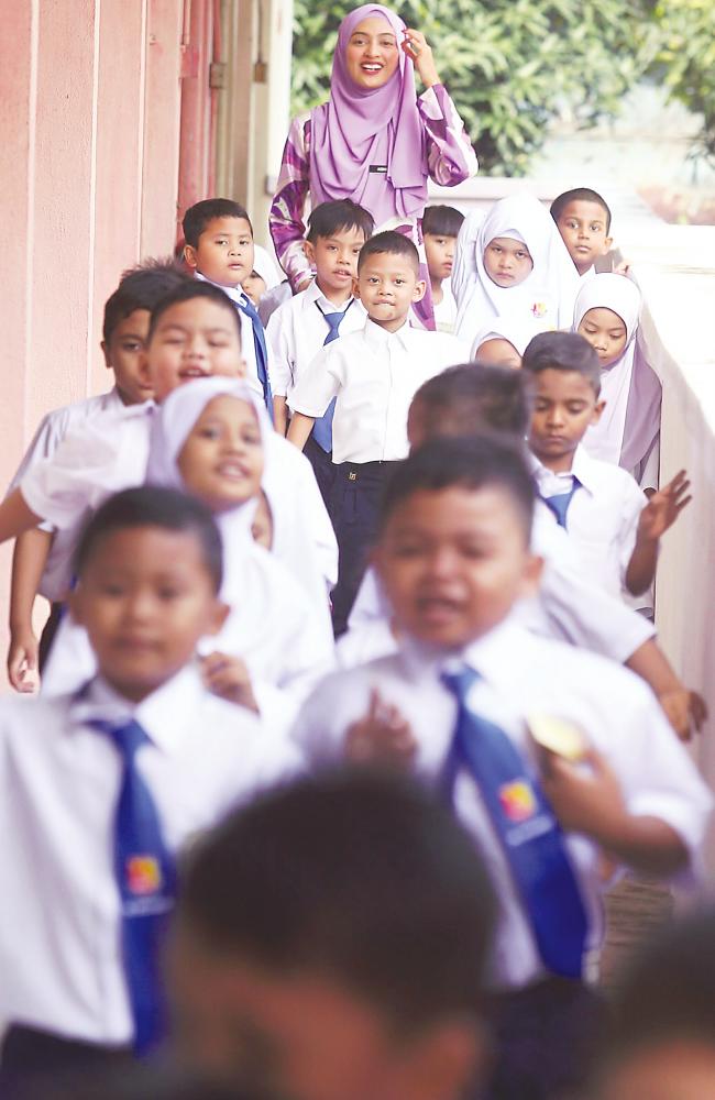 The national education system upholds and promotes bilingualism (Malay and English) in the curriculum of national schools and higher institutions of learning to produce students who will acquire knowledge and skills through mastery of both languages.