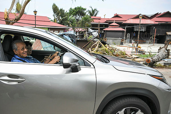 Prime Minister Tun Dr Mahathir Mohamad driving himself today as he visits areas that were affected by the storm in Langkawi.