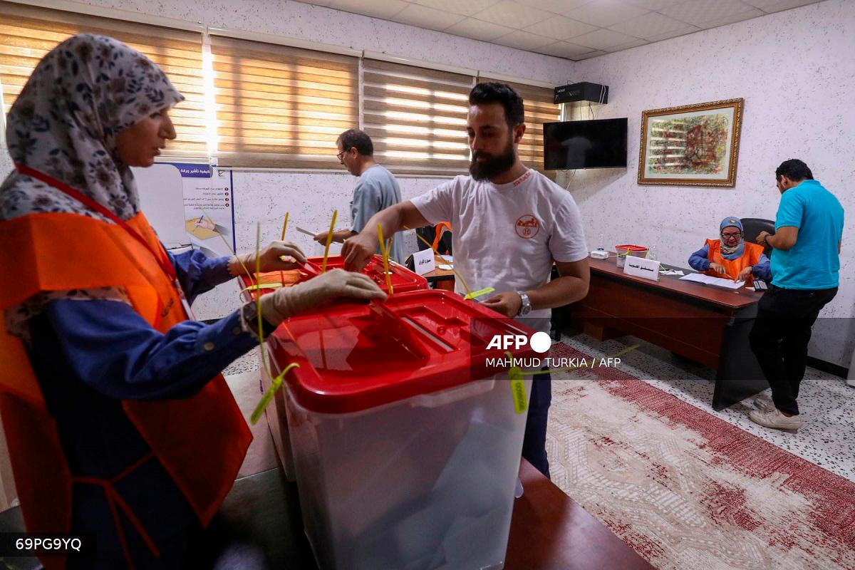 Libyan voters cast their ballots for municipal elections at a polling station in Tripoli on August 16, 2025. - Mahmud Turkia / AFP