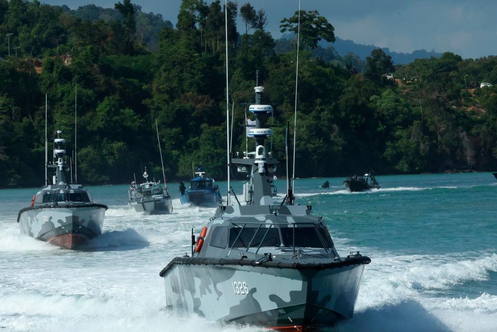 LANGKAWI, 23 May -- An exciting action was shown to the public during the presentation of maritime assets at the opening of the LIMA Maritime Segment in conjunction with the Langkawi International Maritime and Aerospace Exhibition 2023 (LIMA’23) at Resort World Langkawi today. BERNAMAPIX