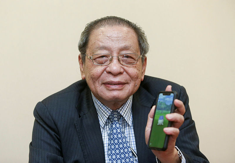 Probe cybertroopers, Kit Siang tells MCMC and police