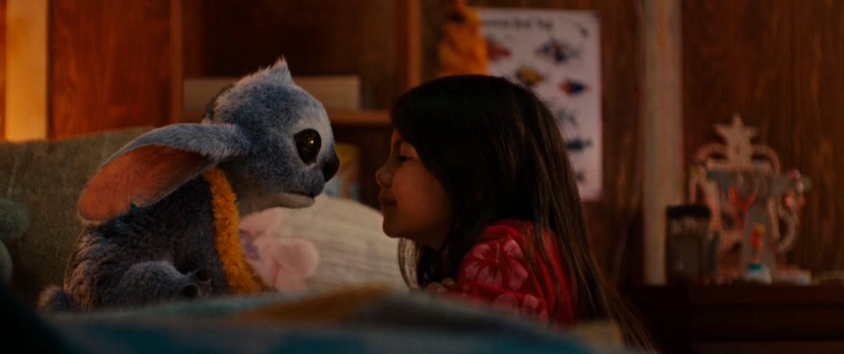Stitch (Sanders) bonds with Lilo (Kealoha) in one of the film’s few genuinely heartfelt moments.
