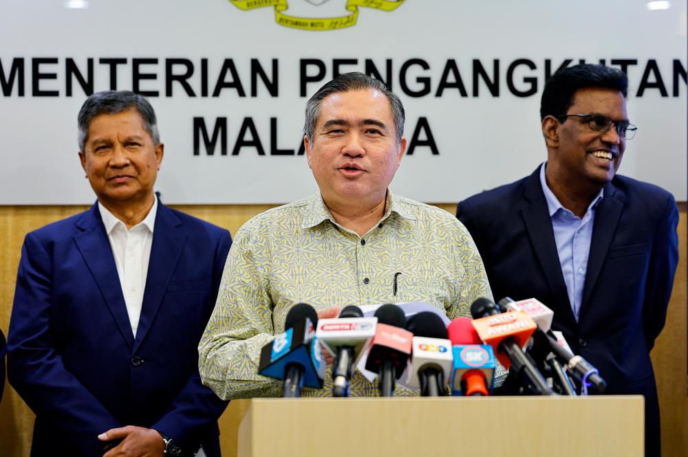 Loke speaking at a press conference at the Minstry of Transport in Putrajaya today. Flanking him are Mavcom executive chairman Datuk Seri Saripuddin Kasim (left) and ministry secretary-general Datuk Jana Santhiran Muniayan. – Bernamapic