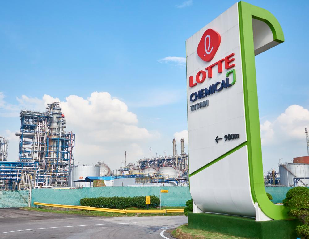 Lotte Chemical Titan Q4 earnings jump 26 times on disposal gain