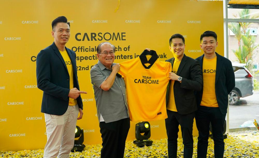 From left: Carsome wholesale operations general manager Chris Ang, Sarawak Deputy Premier Datuk Amar Douglas Uggah Embas, Teoh and Carsome chief property officer Danny Chin at the launch of Carsome inspection centres in Sarawak.