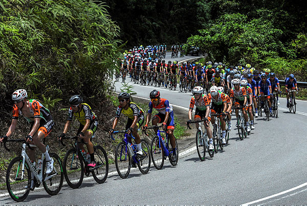 Riders participating in the LTdL ride from Kuala Lumpur to Tampin on April 7, 2019. — Bernama