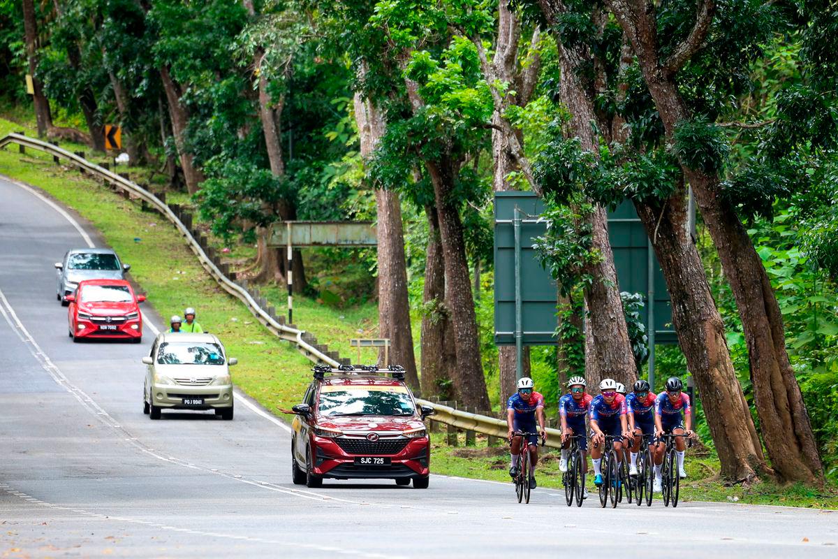 Gambar Hiasan Sahaja: Pelumba dari pasukan Malaysia Pro Cycling (MPC) membuat latihan kayuhan di sekitar Langkawi sebagai persiapan sempena perlumbaan Le Tour de Langkawi (LTdL) Malaysia 2025 - fotoBERNAMA