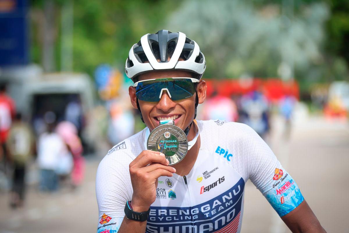 Reaksi pelumba Terengganu Cycling Team (TSG), Muhammad Nur Aiman Rosli selepas menamatkan saingan di tempat kedua pada perlumbaan peringkat ketujuh Le Tour de Langkawi (LTDL 2025) dari Melaka ke Medini hari ini- fotoBERNAMA